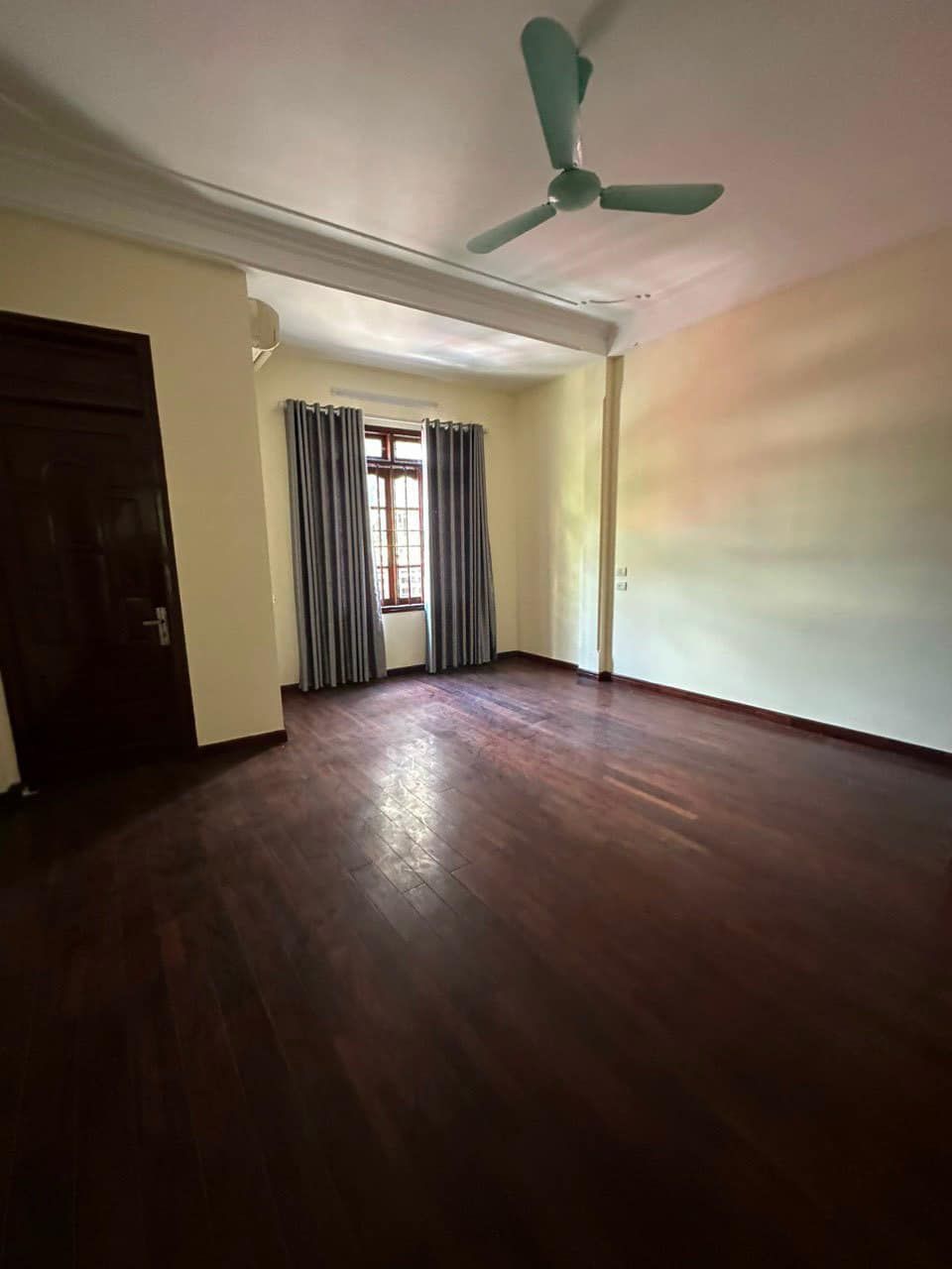 Chủ cần tiền tiêu tết nên bán cắt lỗ căn nhà 3 tầng làn 2 đường Thiên Đức - Vệ An - TP Bắc Ninh