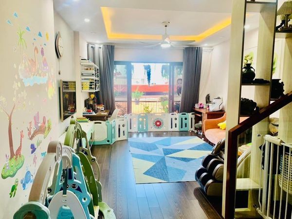 Chủ chuyển ra nhà mặt phố bán căn nhà 4 tầng đường oto đi thoải mái đỗ tận cửa khu 1 Đại Phúc - BN