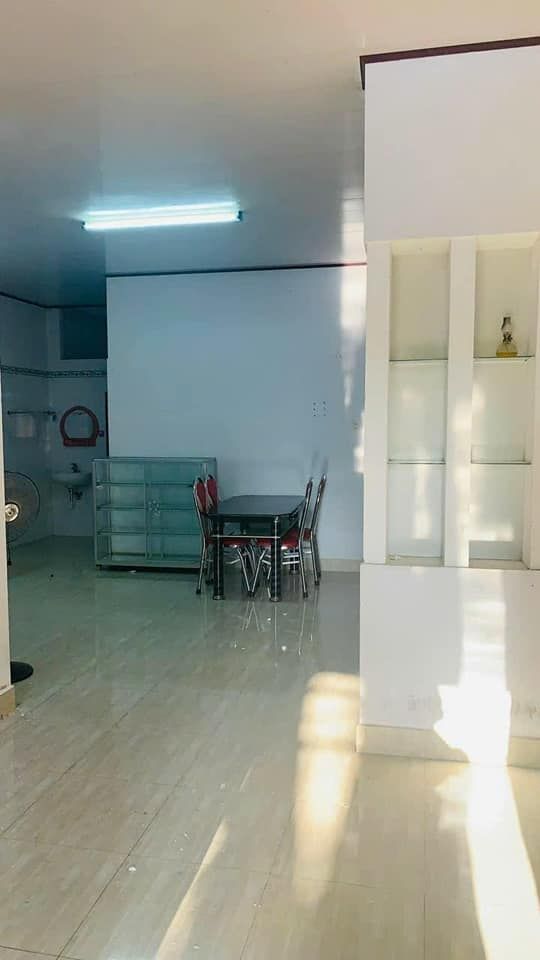 Cho thuêdài hạn giá chỉ 3,5tr nhà cấp 4 có sân cổng rào tại sao mai bình Khánh Long Xuyên An Giang