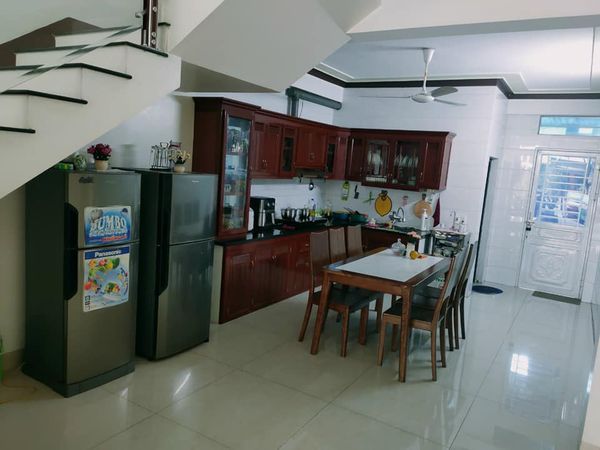 Cần bán nhà 3 tầng lệch mới đẹp khu b1 xây kiên cố, chắc chắn Đường to lê thanh B1