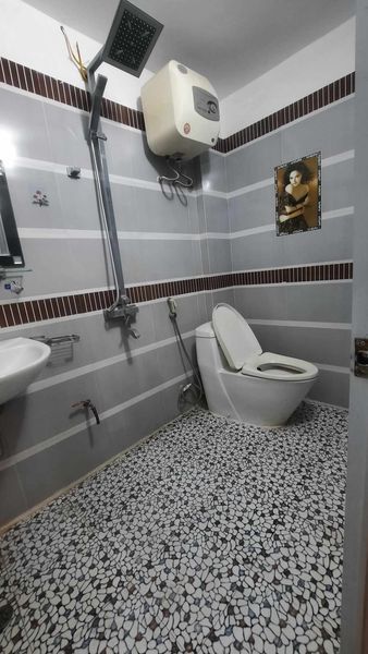 Chính chủ gửi bán căn nhà 3 tầng ngõ trung tâm đường Gốc Mít ngay hồ Vị Xuyên thuận tiện trường chợ
