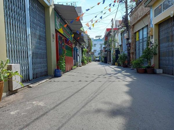 Bán nhà Lô góc 2 mặt xe tải thoáng, đang kinh doanh bán hàng ăn uống, giải khát Quận 12