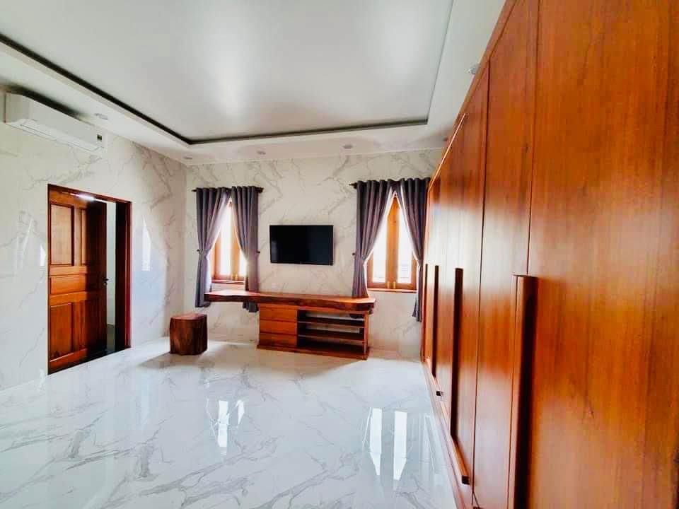 Siêu phẩm tuyệt đẹp Biệt thự 4 lầu ngay góc 2 mặt tiền Sao Mai ngay tt Long Xuyên giá siêu tốt