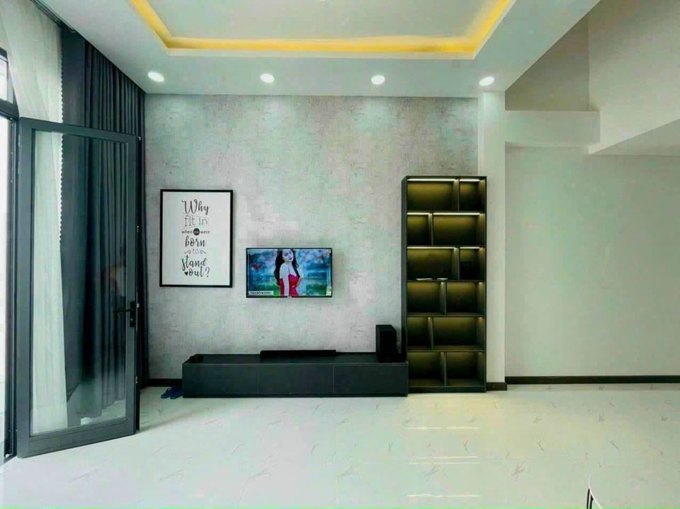 Bán nhà 1 trệt 2 lầu. Vị trí: đường Nguyên Hồng, phường Mỹ Thới, tp. Long Xuyên, tỉnh An Giang