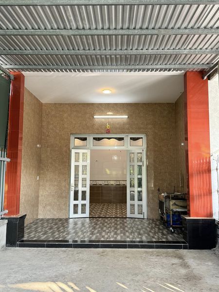 CẦN TIỀN TRỊ BỆNH BÁN RẺ CĂN NHÀ TÂM HUYẾT MẶT TIỀN NHỰA TẠI MỎ CÀY NAM.