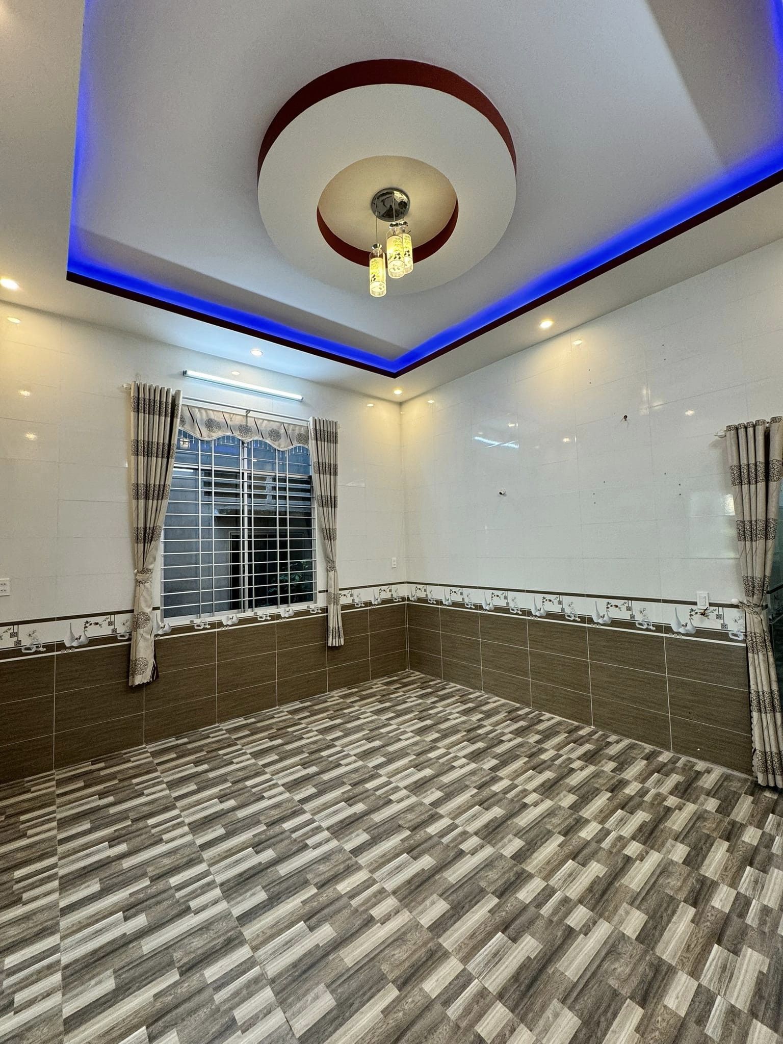 CẦN TIỀN TRỊ BỆNH BÁN RẺ CĂN NHÀ TÂM HUYẾT MẶT TIỀN NHỰA TẠI MỎ CÀY NAM.