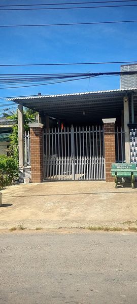 CẦN TIỀN TRỊ BỆNH BÁN RẺ CĂN NHÀ TÂM HUYẾT MẶT TIỀN NHỰA TẠI MỎ CÀY NAM.