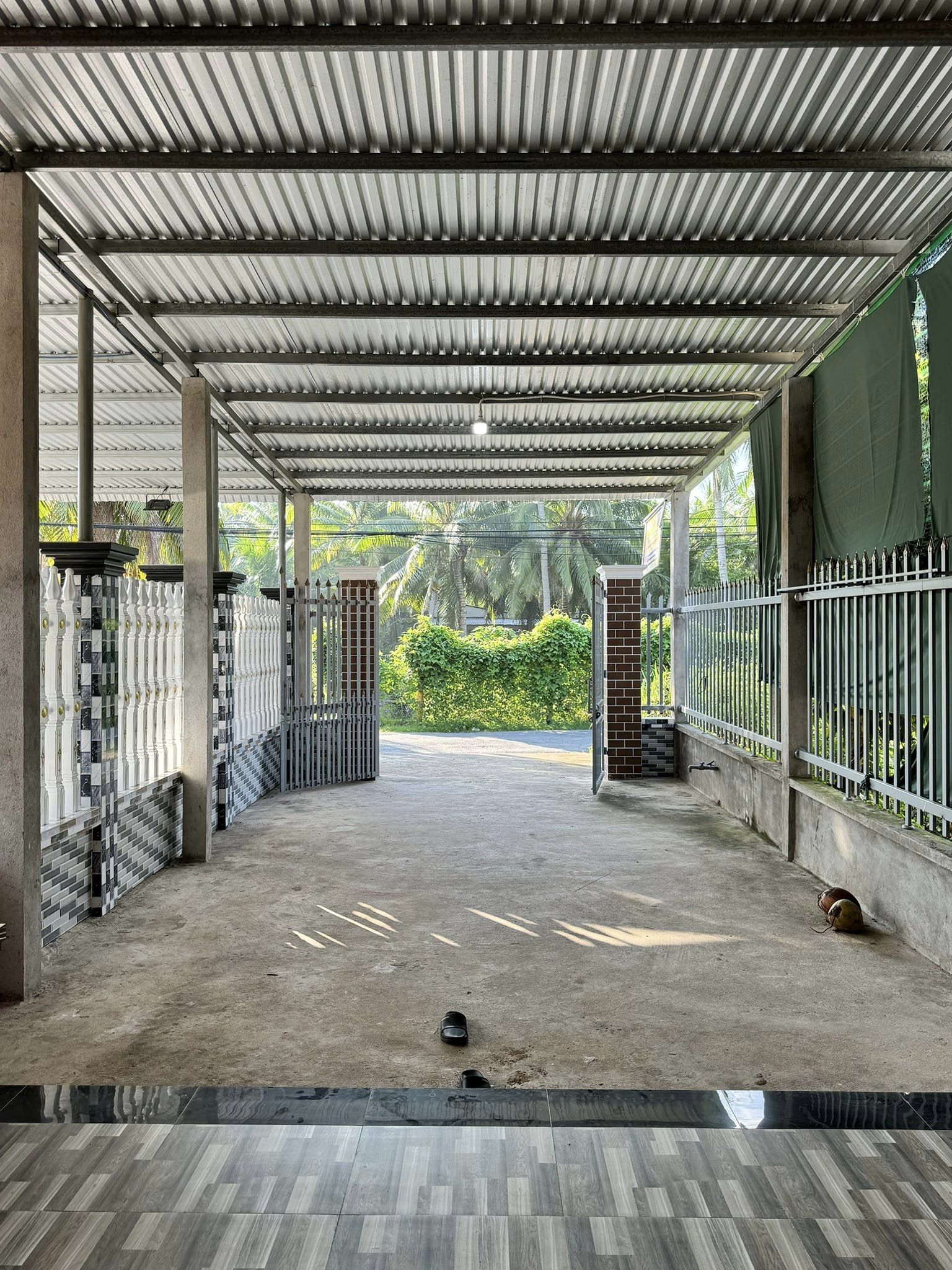 CẦN TIỀN TRỊ BỆNH BÁN RẺ CĂN NHÀ TÂM HUYẾT MẶT TIỀN NHỰA TẠI MỎ CÀY NAM.