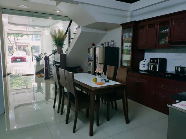 Cần bán nhà 3 tầng lệch mới đẹp khu b1 xây kiên cố, chắc chắn Đường to lê thanh B1