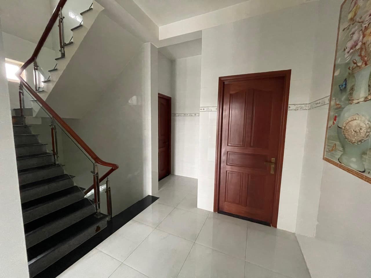 Nhà em bán 8 tỷ thương lượng tặng nội thất đã có sổ, 185m2 ,rộng 6m, dài 14m tại Long Thạnh Mỹ