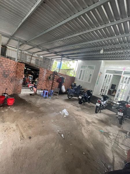 Nhà em bán 8 tỷ thương lượng tặng nội thất đã có sổ, 185m2 ,rộng 6m, dài 14m tại Long Thạnh Mỹ