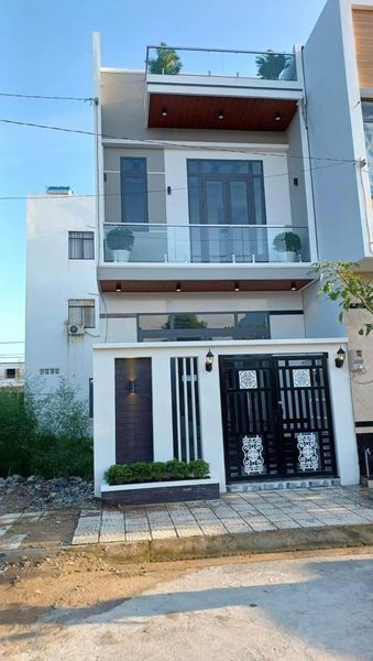 BÁN NHÀ 1 TRỆT 1 LẦU HƯỚNG BẮC, KDC TRÀNG AN TP BẠC LIÊU.