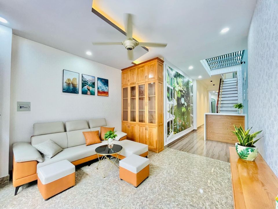 Nhà đẹp 1 trệt 1 lầu BTCT với 3PN 3WC 20m ra Hẻm xe tải, thông Hàng Xanh, Quận 1