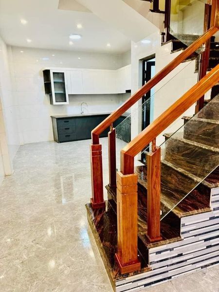 BÁN NHÀ 3 TẦNG MỚI TINH Vị trí ngõ Bùi Huy Bích