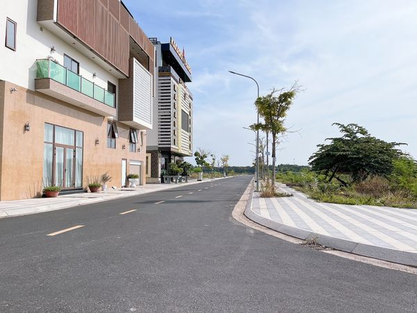 CẢ THANH SƠN chỉ còn đúng 1 lô BIỆT THỰ này giá 3 tỷ 480 triệu chốt cọc.