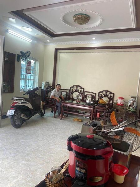 Cần bán nhà giá 3 tỷ 050 triệu mặt đường ô bàn cờ khu giải phóng, gần chợ đêm phạm ngũ lão nam định