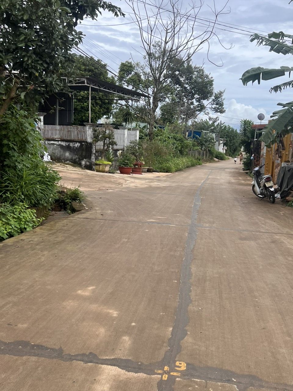 Đất hẻm Lạc Long Quân, pleiku đường bê tông, khu dân cư an ninh, cách chợ Âu cơ vài bước chân