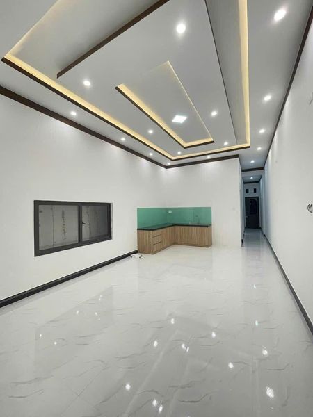 nhà mặt đường Nguyễn Huy Lung sân ôtô, pk, bếp, 2p ngủ , sân sau trồng rau nuôi gà