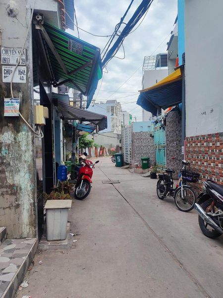 BÌNH TÂN - HẺM XE HƠI ĐỖ CỬA - 4.8X13M - NHÀ MỚI Ở NGAY - GẦN TÊN LỬA - AEON MALL - 3.X TỶ