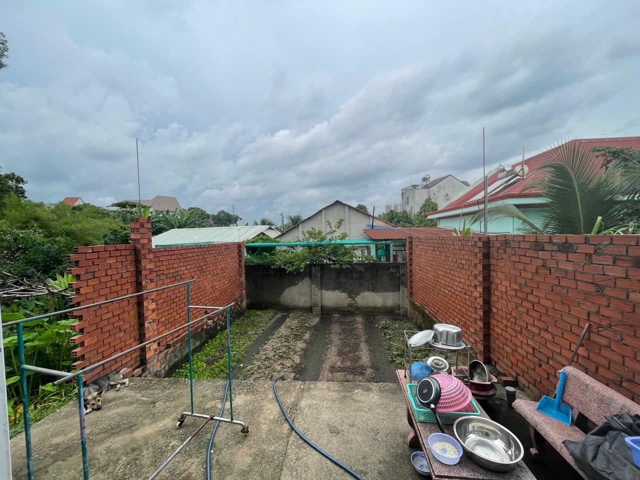 Nhà em bán 8 tỷ thương lượng tặng nội thất đã có sổ, 185m2 ,rộng 6m, dài 14m tại Long Thạnh Mỹ