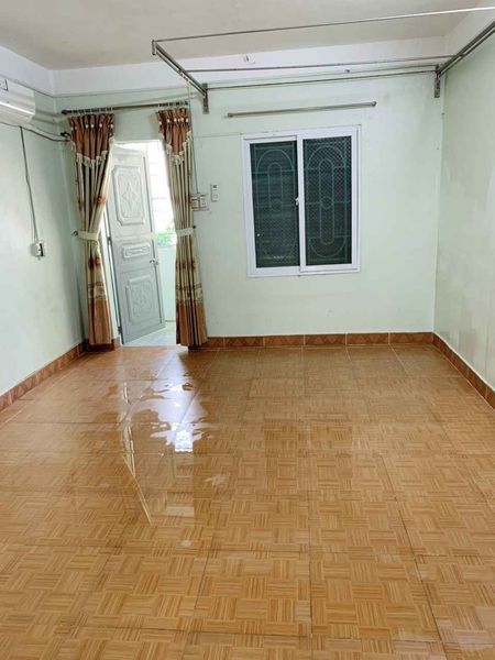 Gia đình chuyển về quê nên cần bán căn hộ tầng 3 CT2 Nhà A23 Khu 5 tầng sau trg THPT Lạc Long Quân