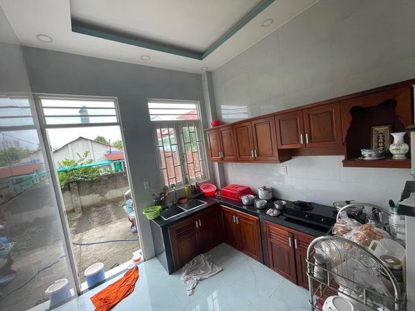 Nhà em bán 8 tỷ thương lượng tặng nội thất đã có sổ, 185m2 ,rộng 6m, dài 14m tại Long Thạnh Mỹ