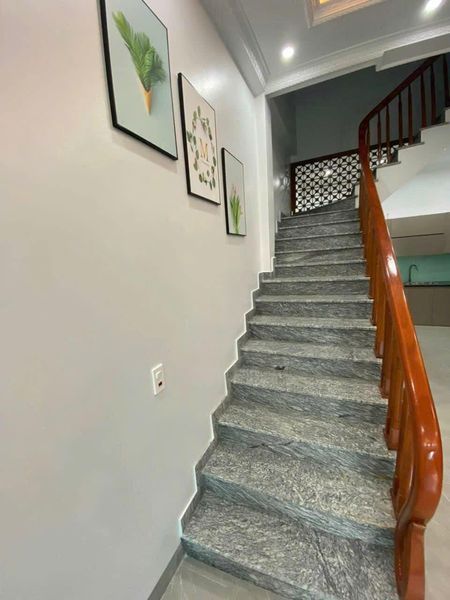 Cần tiền bán gấp ngôi nhà siêu đẹp 4 tầng mặt ngõ chính rộng phố Vũ Hựu TP HẢI DƯƠNG