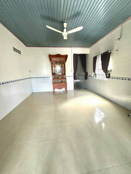 hiện tôi cần tiền gấp nên để lại cân nhà cấp 4 tân phú trung 116m2 giá chỉ 590tr .