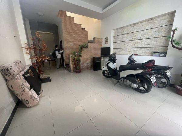 Giá 14tr /1 tháng cho làm CHDV hợp đồng ký 3 năm Đường Bùi Quang Là P12 Gò Vấp