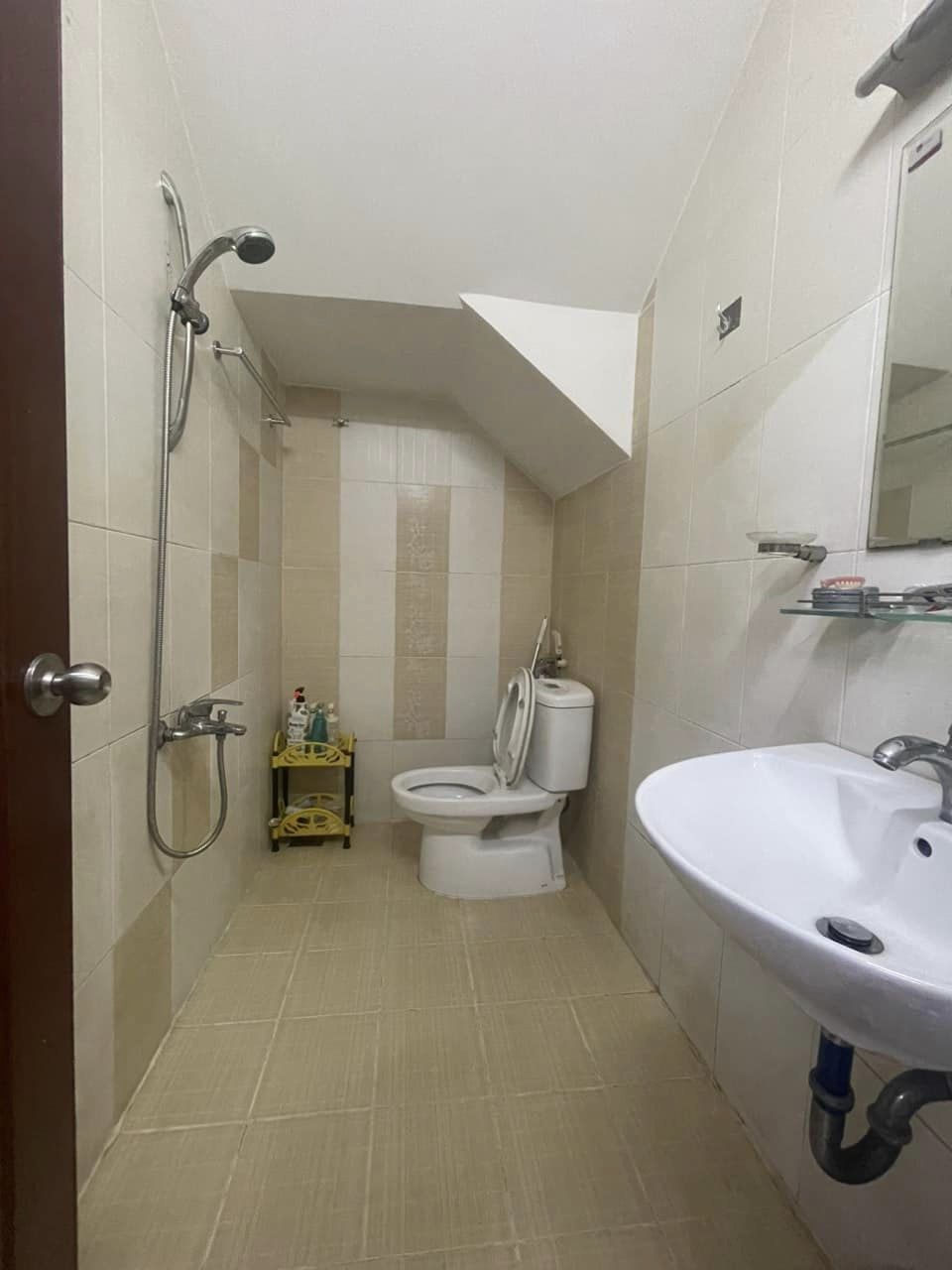 Giá 14tr /1 tháng cho làm CHDV hợp đồng ký 3 năm Đường Bùi Quang Là P12 Gò Vấp
