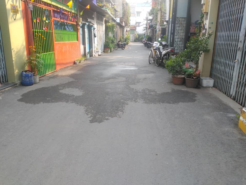 Bán nhà Lô góc 2 mặt xe tải thoáng, đang kinh doanh bán hàng ăn uống, giải khát Quận 12