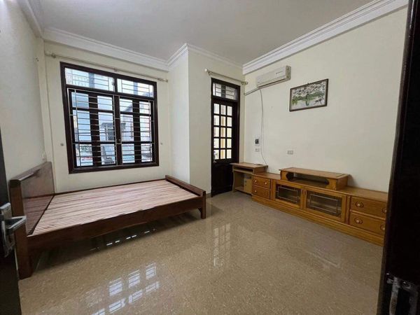 Siêu Hot cho thuê nhà Lĩnh Nam DT 35m2 cho ở nhóm 4 tầng 3 phòng ngủ