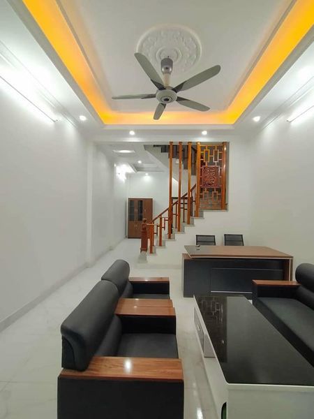 Chính chủ gửi bán căn nhà 3 tầng ngõ mỹ xá ôtô đỗ cửa ngày đêm gần trg Nguyễn Trãi gần chợ Mỹ Trọng