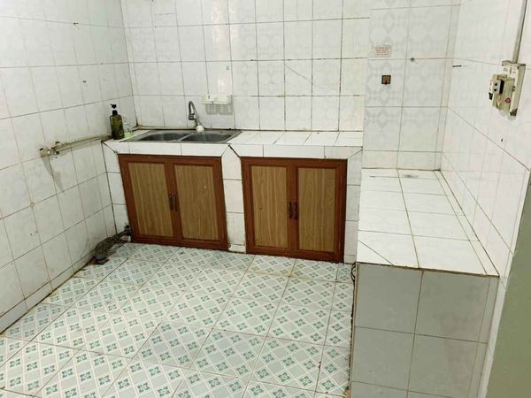 Gia đình chuyển về quê nên cần bán căn hộ tầng 3 CT2 Nhà A23 Khu 5 tầng sau trg THPT Lạc Long Quân