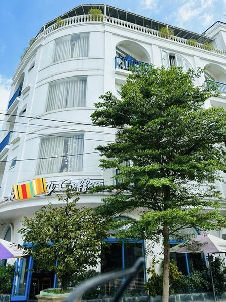Bán toà Căn hộ TP Đà Nẵng, TT Quận Hải Châu, lô góc 2 mặt tiền, đường 7.5m, vỉa hè 4m.