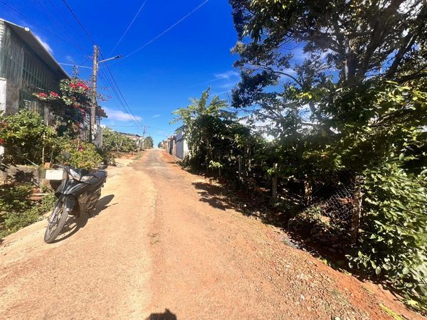 Cần bán mảnh đất đẹp mặt tiền Đỗ Nhuận, pleiku gia lai khu dân cư đông đúc, gần mọi tiện ích