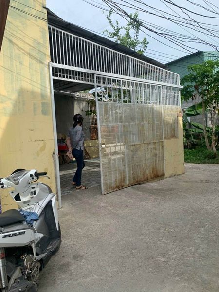 Chủ kẹt bank cần bán nhanh căn nhà hẻm đối diện hồ bơi quốc hùng cách nhựa 70m