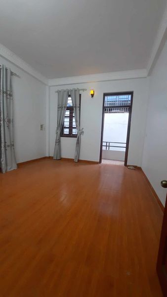 Chính chủ gửi bán căn nhà 3 tầng ngõ trung tâm đường Gốc Mít ngay hồ Vị Xuyên thuận tiện trường chợ