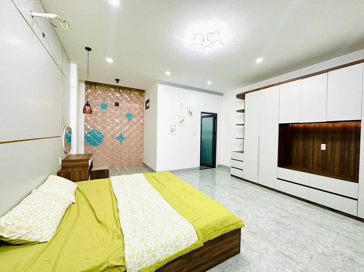 Nhà mê xây lệch tầng rất đẹp full nội thất đường nhựa 8m Phạm Ngũ Lão nối dài