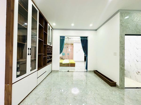 Nhà mê xây lệch tầng rất đẹp full nội thất đường nhựa 8m Phạm Ngũ Lão nối dài