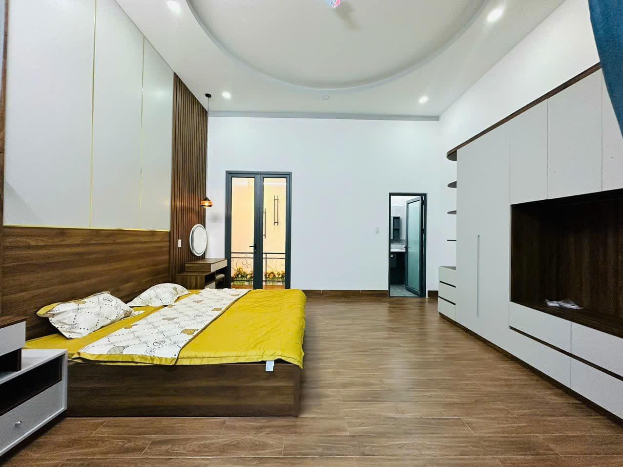 Nhà mê xây lệch tầng rất đẹp full nội thất đường nhựa 8m Phạm Ngũ Lão nối dài