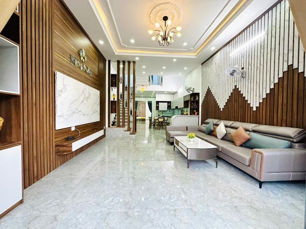 Nhà mê xây lệch tầng rất đẹp full nội thất đường nhựa 8m Phạm Ngũ Lão nối dài