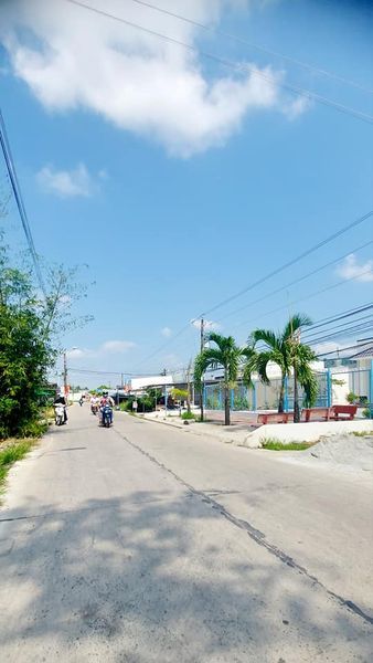 Lô đất khóm 8, P7 CM, góc 2 mặt tiền, mặt tiền đường Huỳnh Thúc Kháng p7 Cà Mau và lộ hẻm 2m.