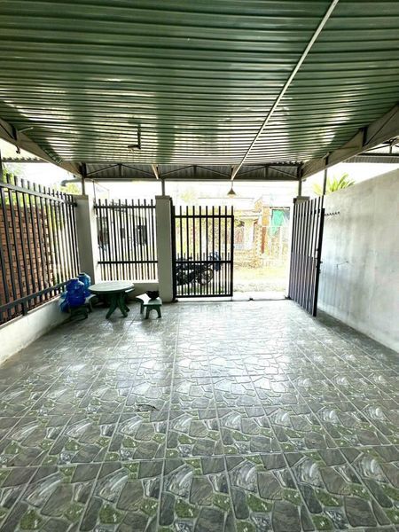 hiện tôi cần tiền gấp nên để lại cân nhà cấp 4 tân phú trung 116m2 giá chỉ 590tr .