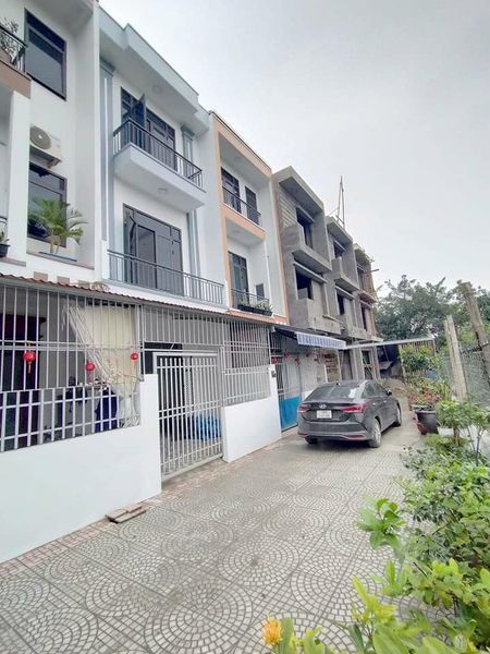 Chính chủ gửi bán căn nhà 3 tầng ngõ mỹ xá ôtô đỗ cửa ngày đêm gần trg Nguyễn Trãi gần chợ Mỹ Trọng