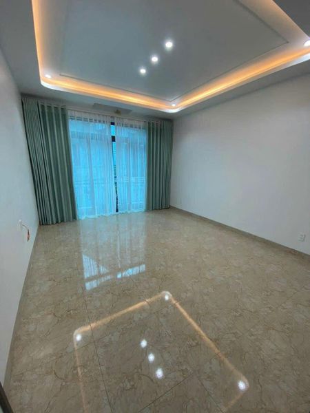Cần tiền bán gấp ngôi nhà siêu đẹp 4 tầng mặt ngõ chính rộng phố Vũ Hựu TP HẢI DƯƠNG