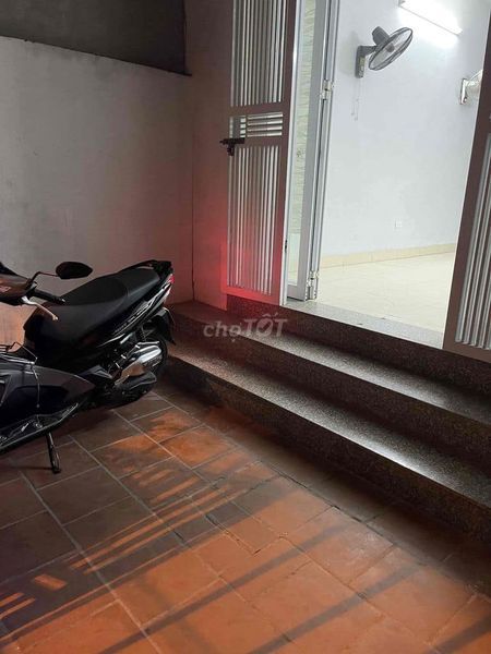 Cho thuê nhà riêng trong ngõ 42 Tăng Bạt Hổ, quận Hai Bà Trưng Hà Nội.
