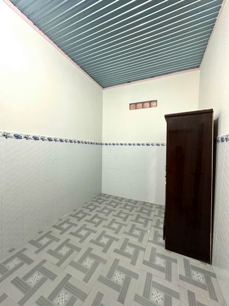 hiện tôi cần tiền gấp nên để lại cân nhà cấp 4 tân phú trung 116m2 giá chỉ 590tr .