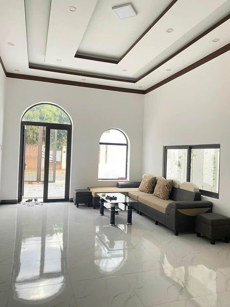 nhà mặt đường Nguyễn Huy Lung sân ôtô, pk, bếp, 2p ngủ , sân sau trồng rau nuôi gà