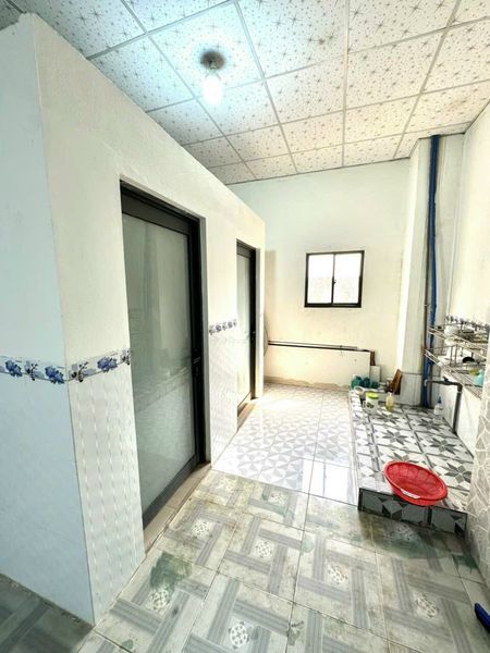hiện tôi cần tiền gấp nên để lại cân nhà cấp 4 tân phú trung 116m2 giá chỉ 590tr .